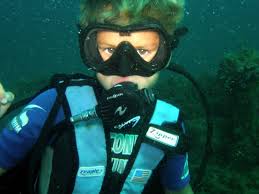 Как выбрать детский гидрокостюм: для чего он нужен и почему это важно